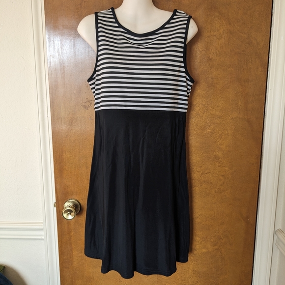 Robe Noire Casual Corner Taille 6 - Occasion En Très Bon état - Style Intemporel Et élégant